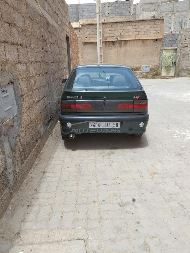 سيارة من نوع رونو 19 