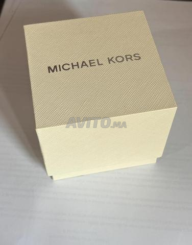 ساعة مايكل كورس فاخرة جديدة بالبطاقة . - 2