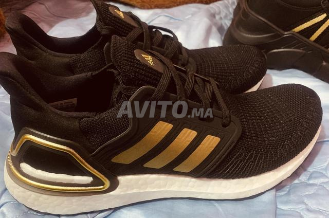 أديداس ألترا بوست أسود ذهبي أصلي جديد 41.5 - 2