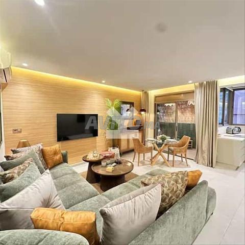 182213-شقة للإيجار بـ 10000 درهم في جليز