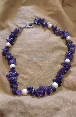 عقد مميز وراقي من أحجار كريمة ولؤلؤ أصلي