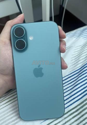 iPhone 16 Teal