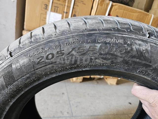 Quatre pneus encore neufs