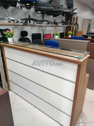 Bureau d'accueil fabriqué localement – Design moderne et haute qualité 🔝