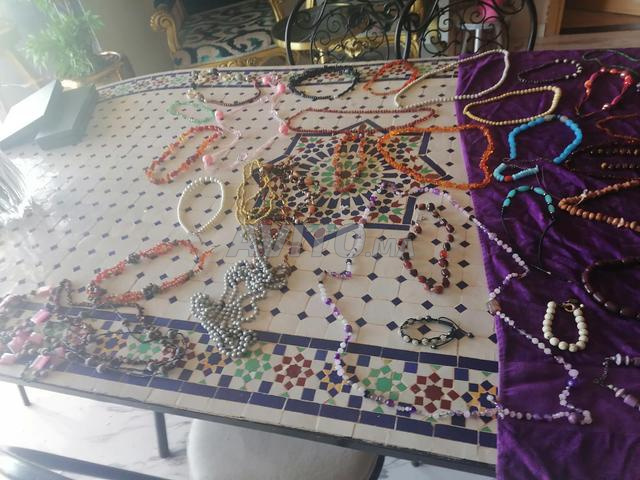 قلادات حقيقية