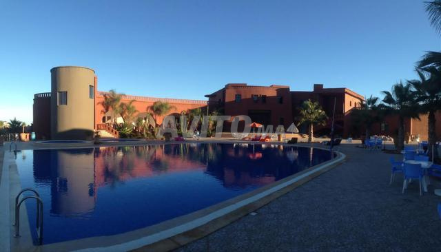 فندق وفيلا للبيع