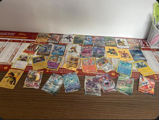 Lot Cartes Pokémon VMAX et Gold