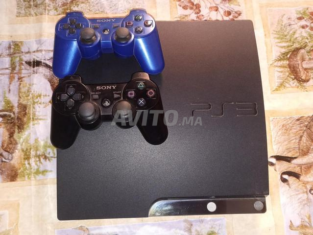 PS3 slim avec 2 manettes originales