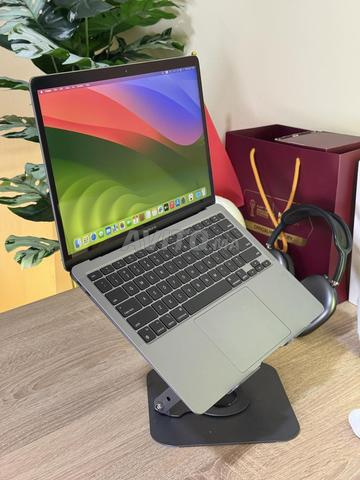 ماك بوك اير 13 بوصة M1 8 جيجا رام 256 جيجا