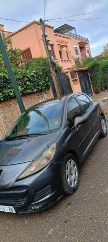 Peugeot 207 essence 2011 en bon état