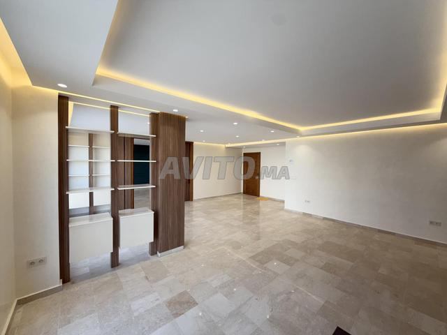 Plateau bureau à louer 89 m²
Refait à Neuf 
2ème étage avec ascenseur 
Boulevard Massira Khadra