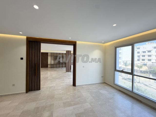 Plateau bureau à louer 89 m²
Refait à Neuf 
2ème étage avec ascenseur 
Boulevard Massira Khadra - 2