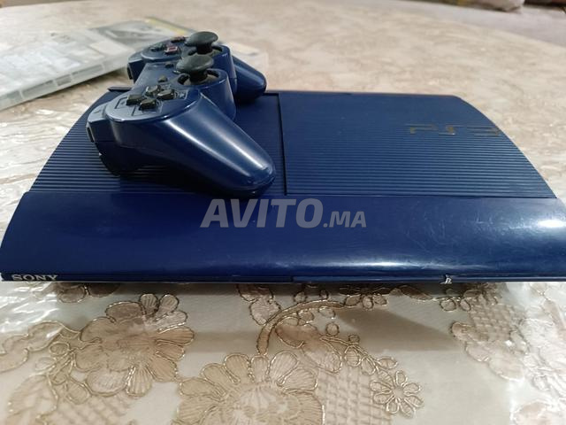 PS3 slim 500gb avec 3 CD et une manette SONY