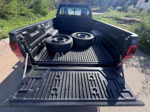 Toyota Hilux 1er main - 2