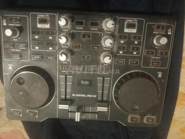 Table DJ et contrôleur Hercules - 2