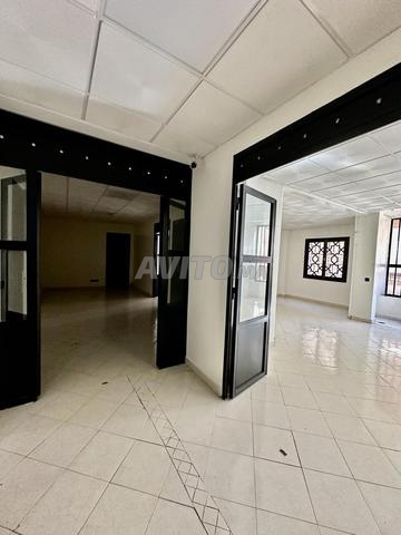 Très beaux bureaux vides en centre-ville