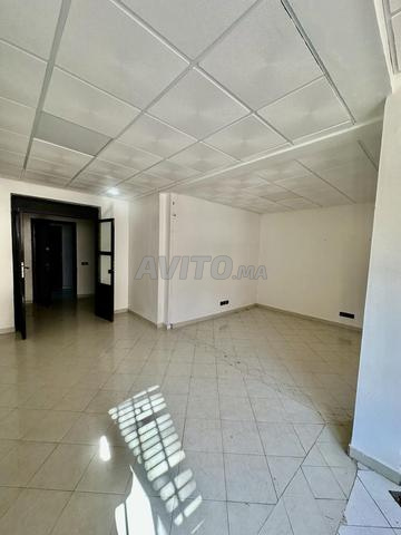 مكاتب فارغة جميلة جداً في وسط المدينة - 2