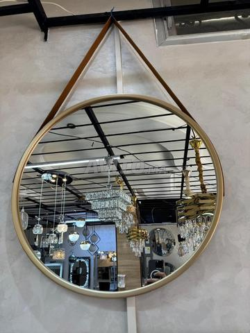 Miroir élégant en PVC avec support en cuir, excellente qualité