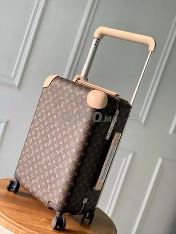 Valise en Vrai Cuir Louis Vuitton LV6340