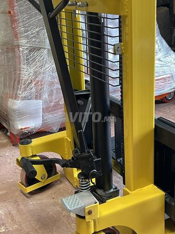 Chariot élévateur manuel - 2