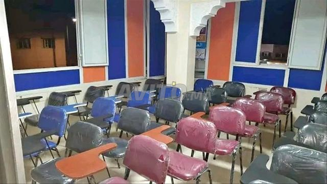 Chaise scolaire avec table d'écriture latérale, pratique et confortable ✏️📚