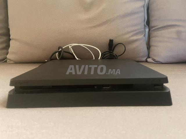 بلاي ستيشن 4 بحالة جيدة