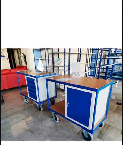 طاولة عمل متنقلة مزودة بصينيتين –