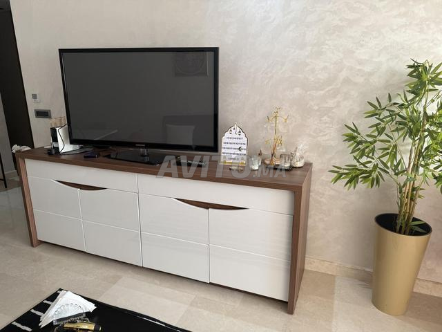 Table à manger neuve & Buffet