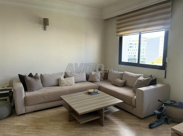 Salon moderne en L et table basse