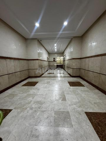 مكتب 100 متر في شارع عبد المؤمن