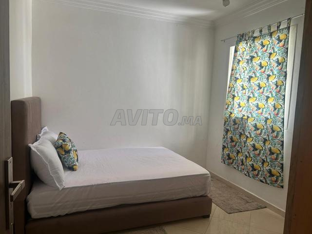 غرفة مفروشة للبنات مع مطبخ مجهز