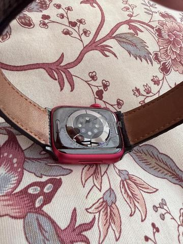 Apple Watch Série 9 Rouge avec 2 bracelets - 2