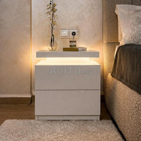 طاولة جانبية عصرية بتصميم أنيق ولمسة خشبية راقية - 2