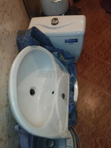 Lavabo, toilette et cage à oiseaux - 2