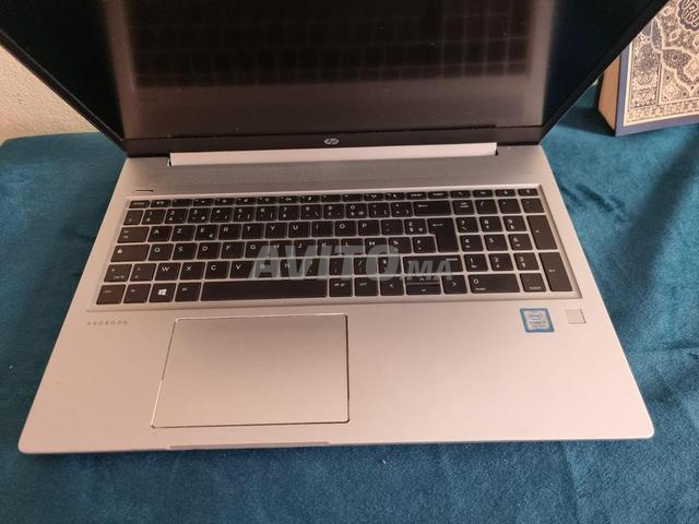 HP Probook i7 الجيل الثامن ببطاقة رسومات مزدوجة