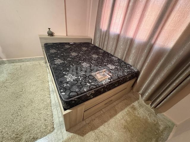 Lit avec sommier et matelas - 2