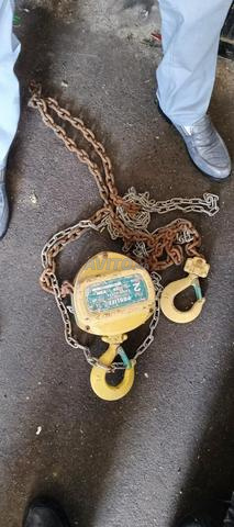 رافعة للشاحنات الثقيلة