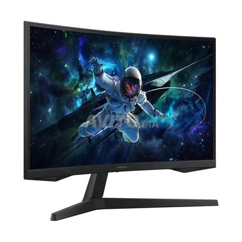 3 Moniteurs Samsung Odyssey G5 32 incurvés 165Hz - 2