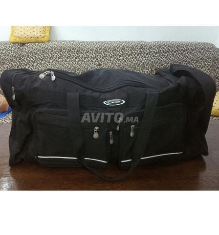 حقيبة كبيرة لا تزال نظيفة