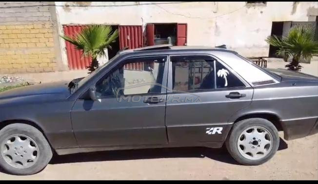 سيارة للبيع من نوع مرسيدس بنز 