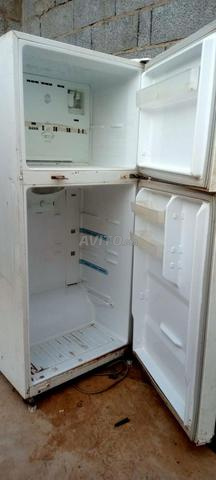 ثلاجة متوسطة الحجم شغالة... - 2