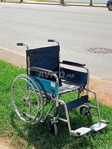 كرسي متحرك من الستانلس ستيل . جديد . راحة