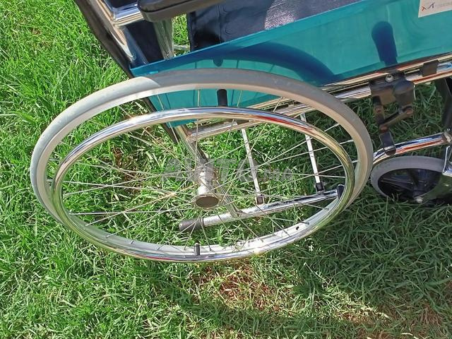 Fauteuil roulant en inox. NEUF Confort - 2