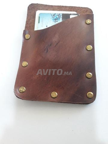 حامل بطاقات من الجلد الطبيعي بسعر جيد 15 درهم