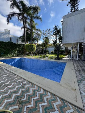 فيلا للبيع في عين ع ભ