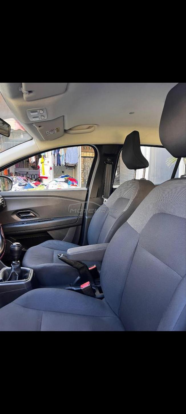 très belle voiture intermédiaire bla matbarztouni 