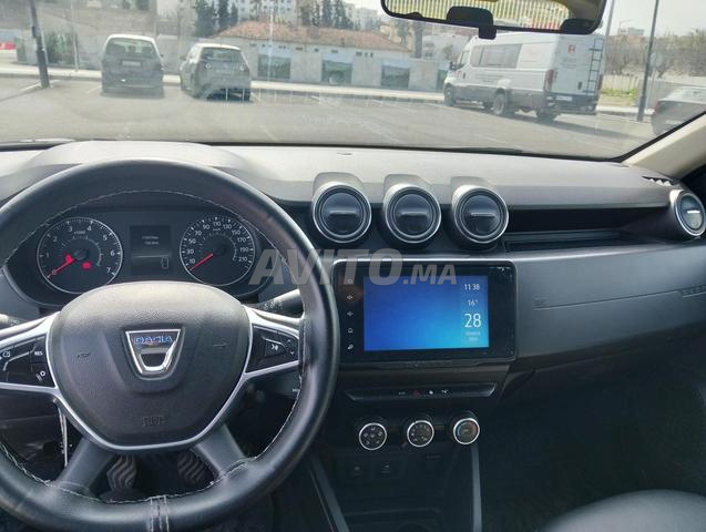 Voiture neuve avec toutes les options et carte grise