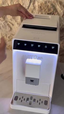 Machine à café automatique avec moulin intégré