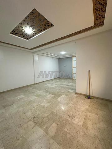 Plateau Bureau de 85 m² au 1er étage, 3 pièces et terrasse