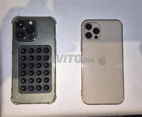 2 iPhones 13 Pro et 12 Pro